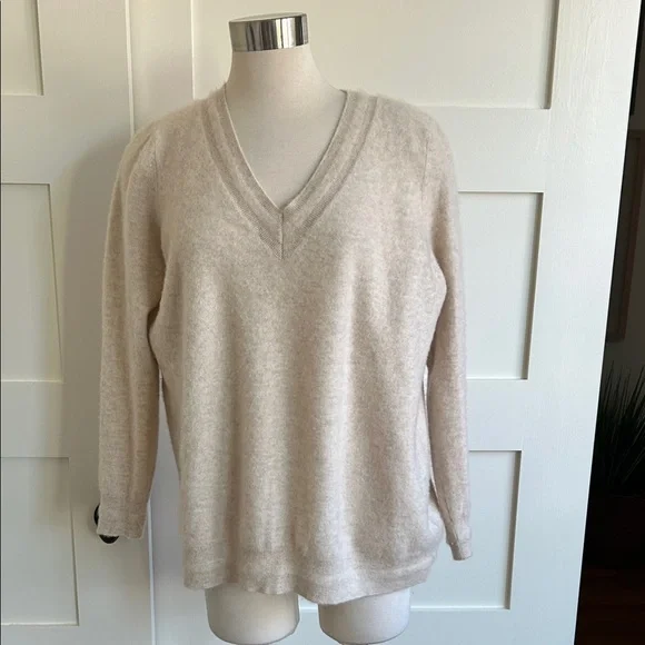Boden/ Eva cream cashmere v neck Sweater - Picture 2 of 11